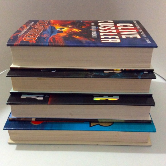 4 Clive Cussler hardcover novels - Picture 4 of 6